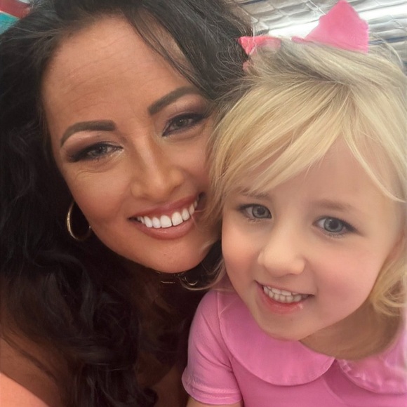 Meet your Posher, Lacy - Picture 2 of 10